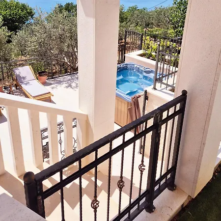 Contesa Villa *